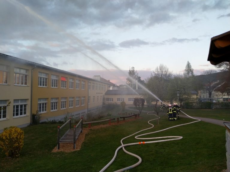ÜBUNG: BRAND IN DER VOLKSSCHULE